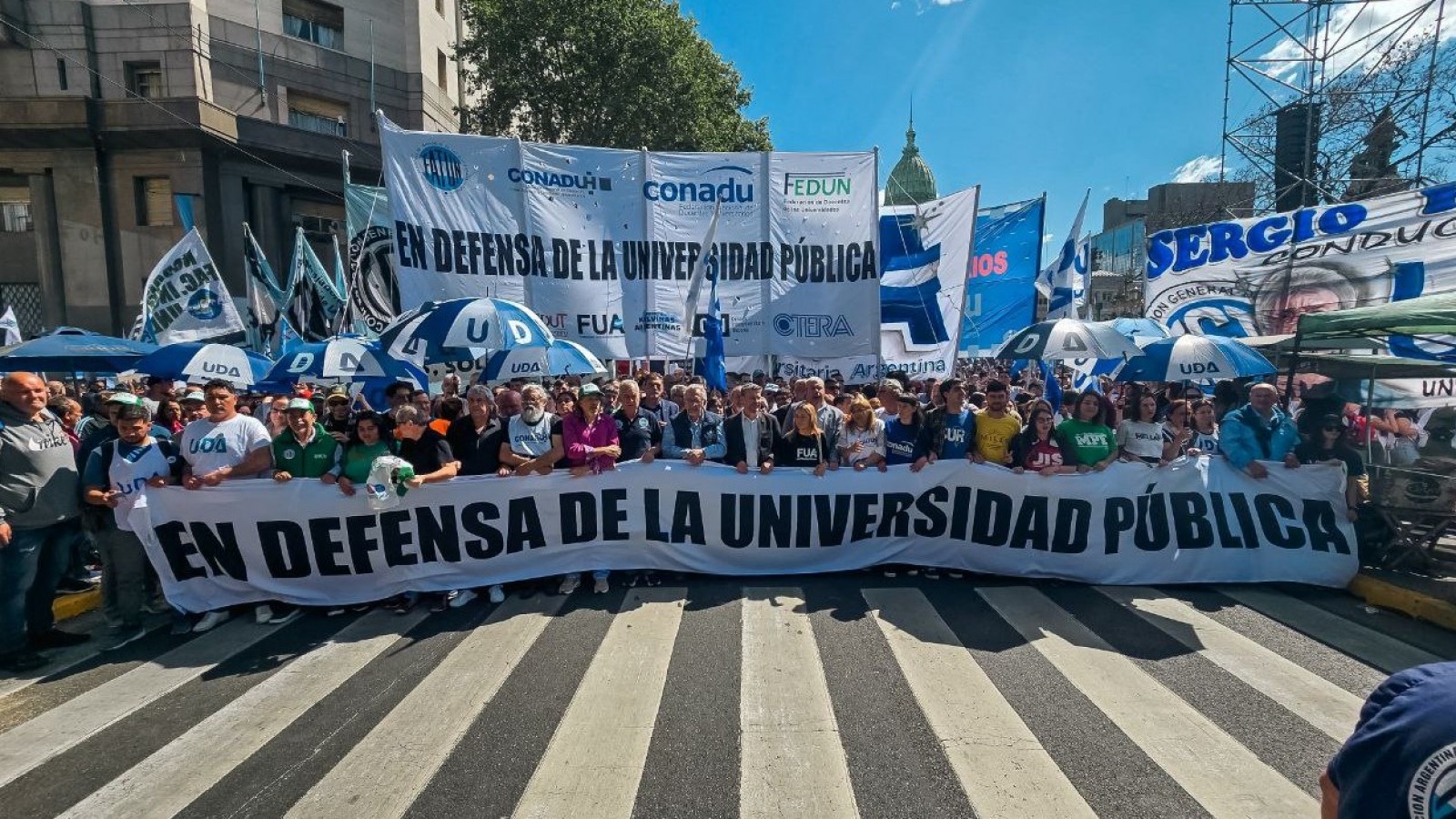 Las universidades públicas realizan paro debido a las malas políticas del gobierno de Milei
